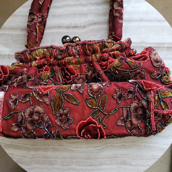 Unique Beaded Floral Embroidered Handbag - Picture 4 of 10